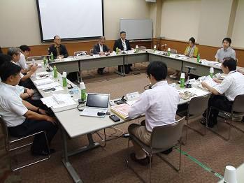 事業所単位の配置基準見直しなど論点案提示