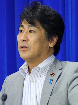 薬ネット販売の議論、厚労相「粛々進める」