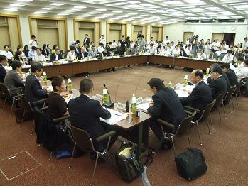 小規模のデイ事業所、市町村が指定へ