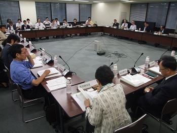 精神病床の入院、1年程度に