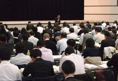 たん吸引など、介福士資格での位置付け延期