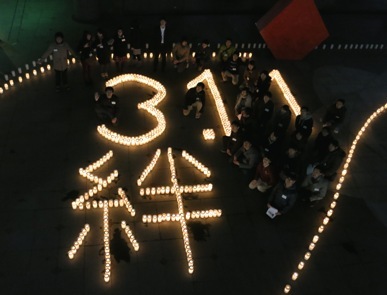 追悼キャンドル「震災を風化させないで」