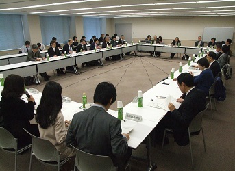 長期入院する精神障害者の地域復帰を探る