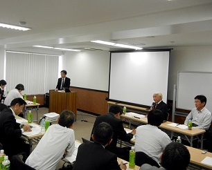 ファミマ初の24時間調剤対応の複合型店