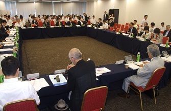 介福士の資格取得一元化、再延期求める声も