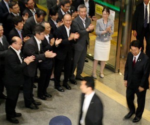 第2次安倍改造内閣発足、厚労相に塩崎氏