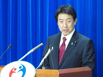 塩崎・新厚労相が初閣議後に省内で会見