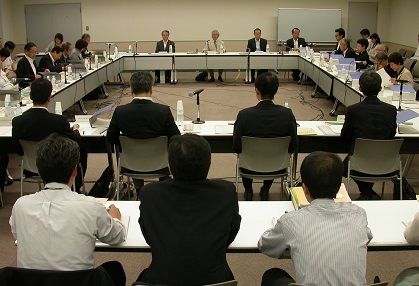 社福の役員報酬基準など、公表義務化へ