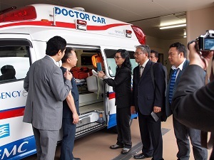 バリ島の病院関係者、ドクターカーなど視察