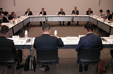 人材確保へ、小中学生の介護体験など提案