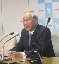 消費税引き上げ延期、理解示さざるを得ない