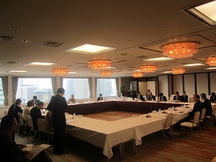 介護現場チームリーダー、経験５年軸に議論