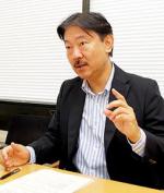 診療報酬改定、鈴木医療課長に聞く（上）のサムネイル画像